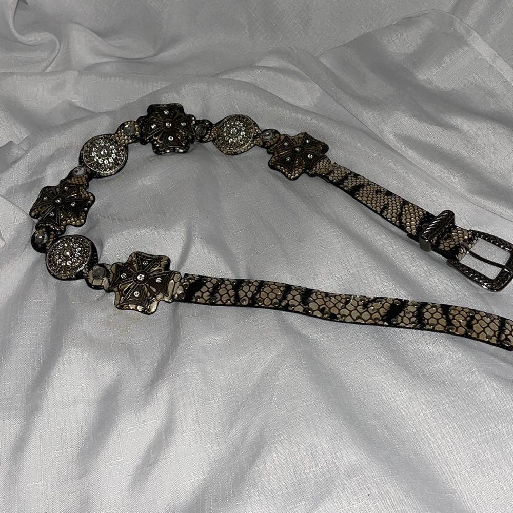 Med. belt snake print and beautiful diamond stones and designs. Silver buckle